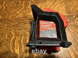 Milwaukee M12 2475-20 Kit de gonfleur sans fil 12V rouge